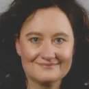 Simone van der Hof