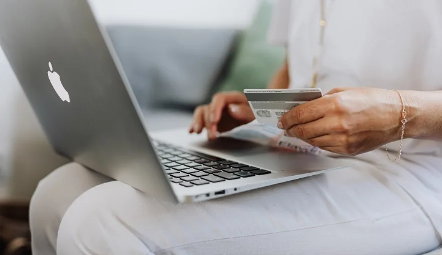 E-commerce and consumer data: Is regulation needed?
